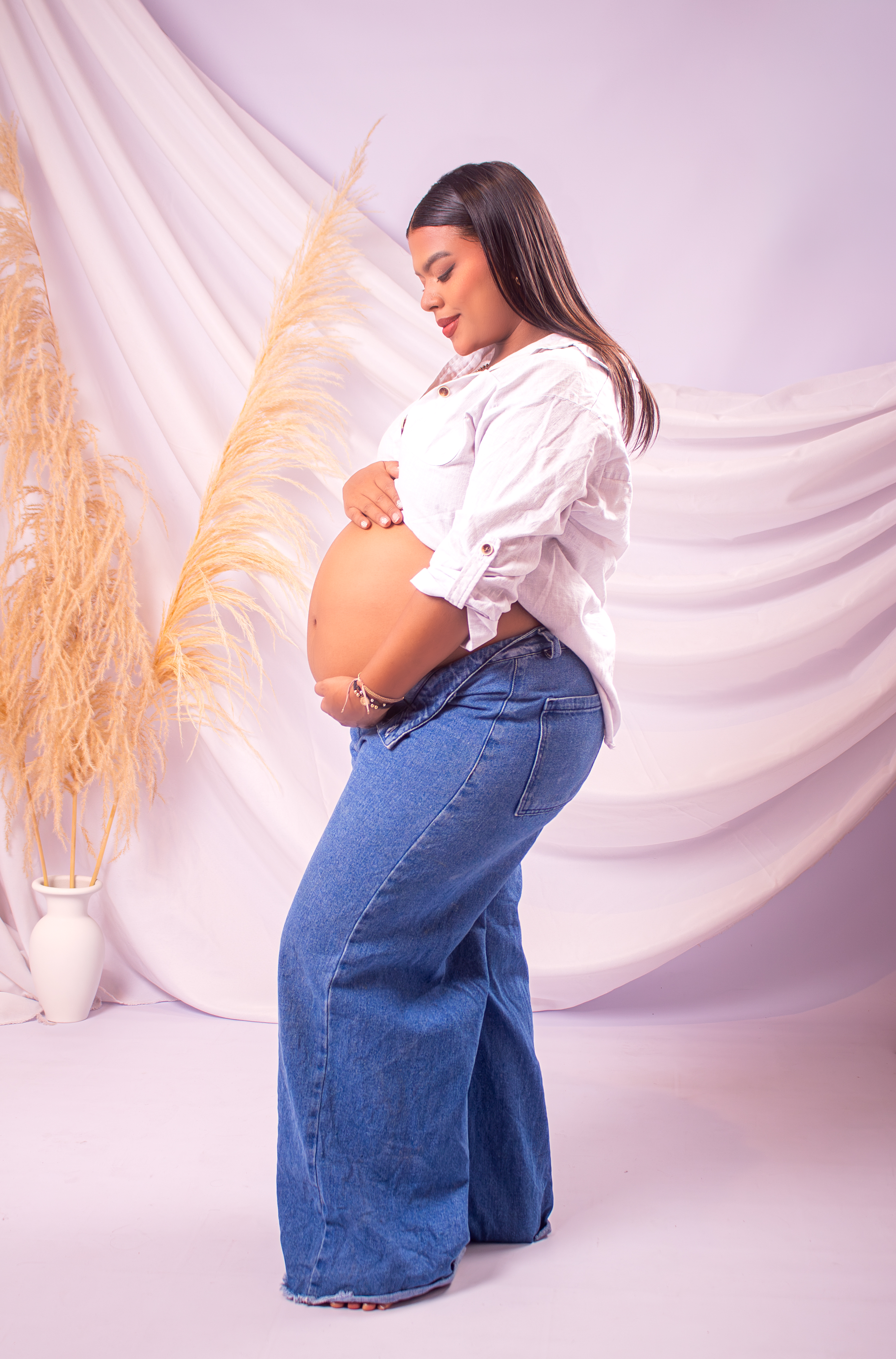 Sesión fotográfica de maternidad y embarazo en exteriores naturales de Piedecuesta