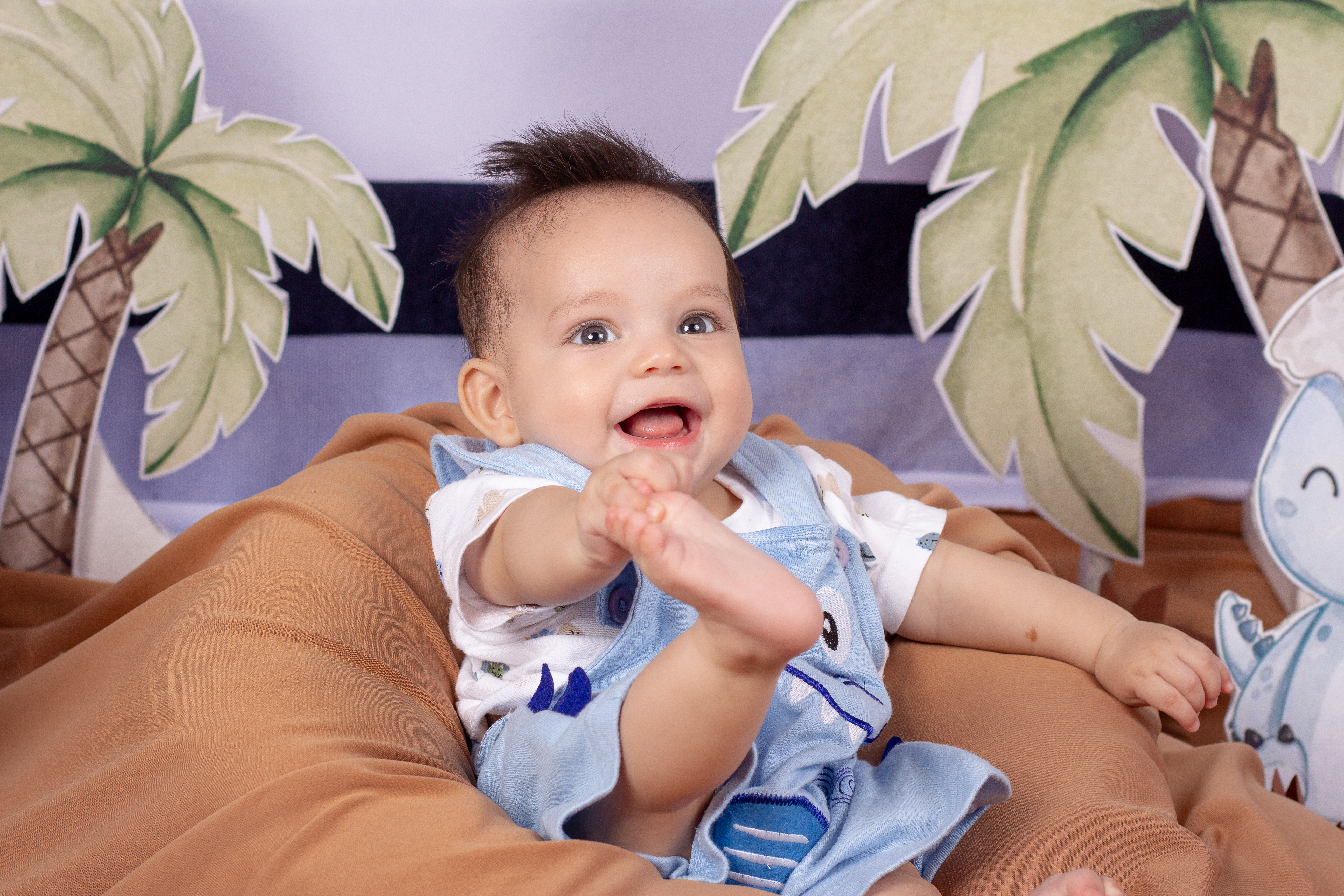 Sesión fotográfica infantil y seguimiento mes a mes para bebés en Santander