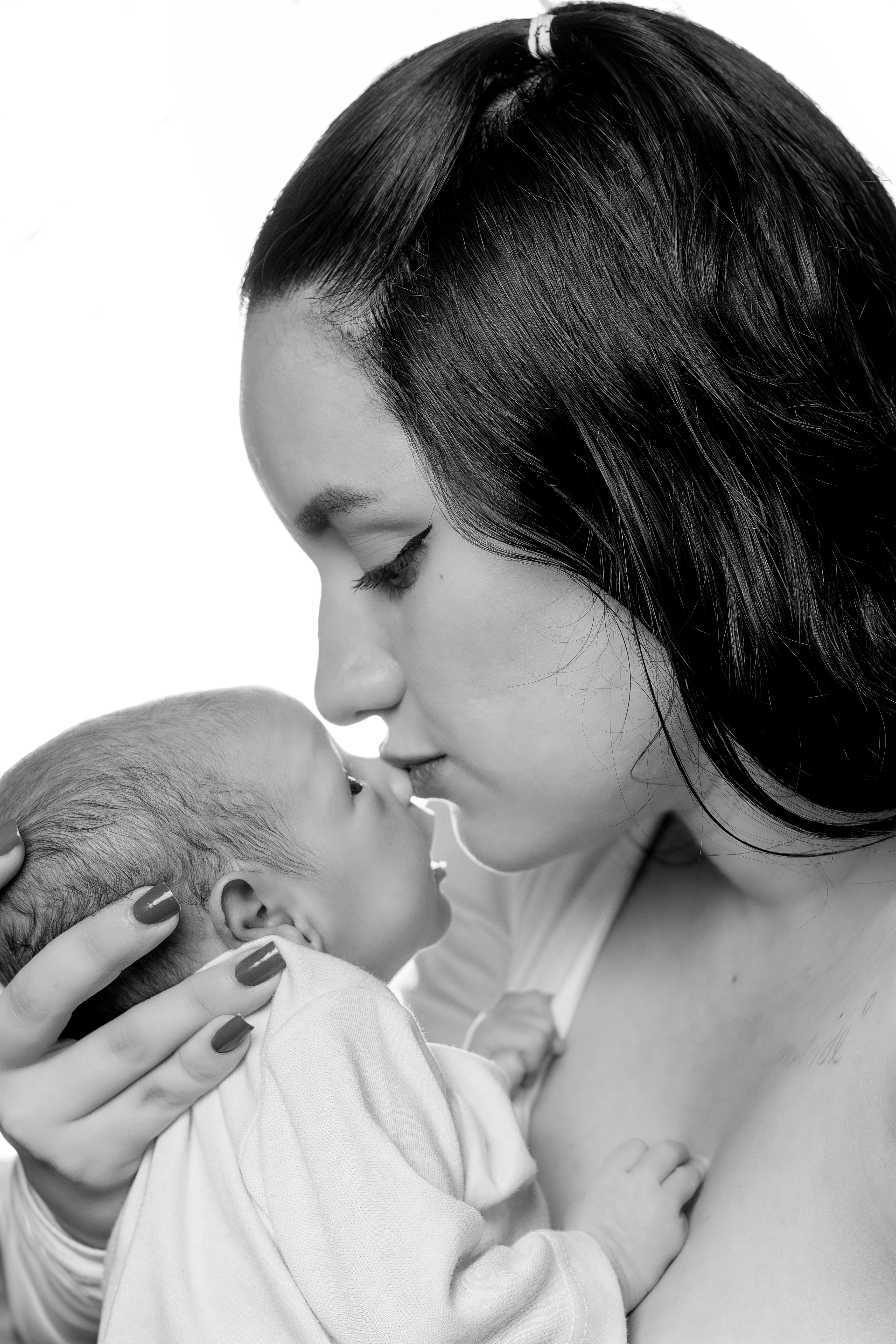 Sesión de fotos de maternidad en pareja para documentar el embarazo en Santander