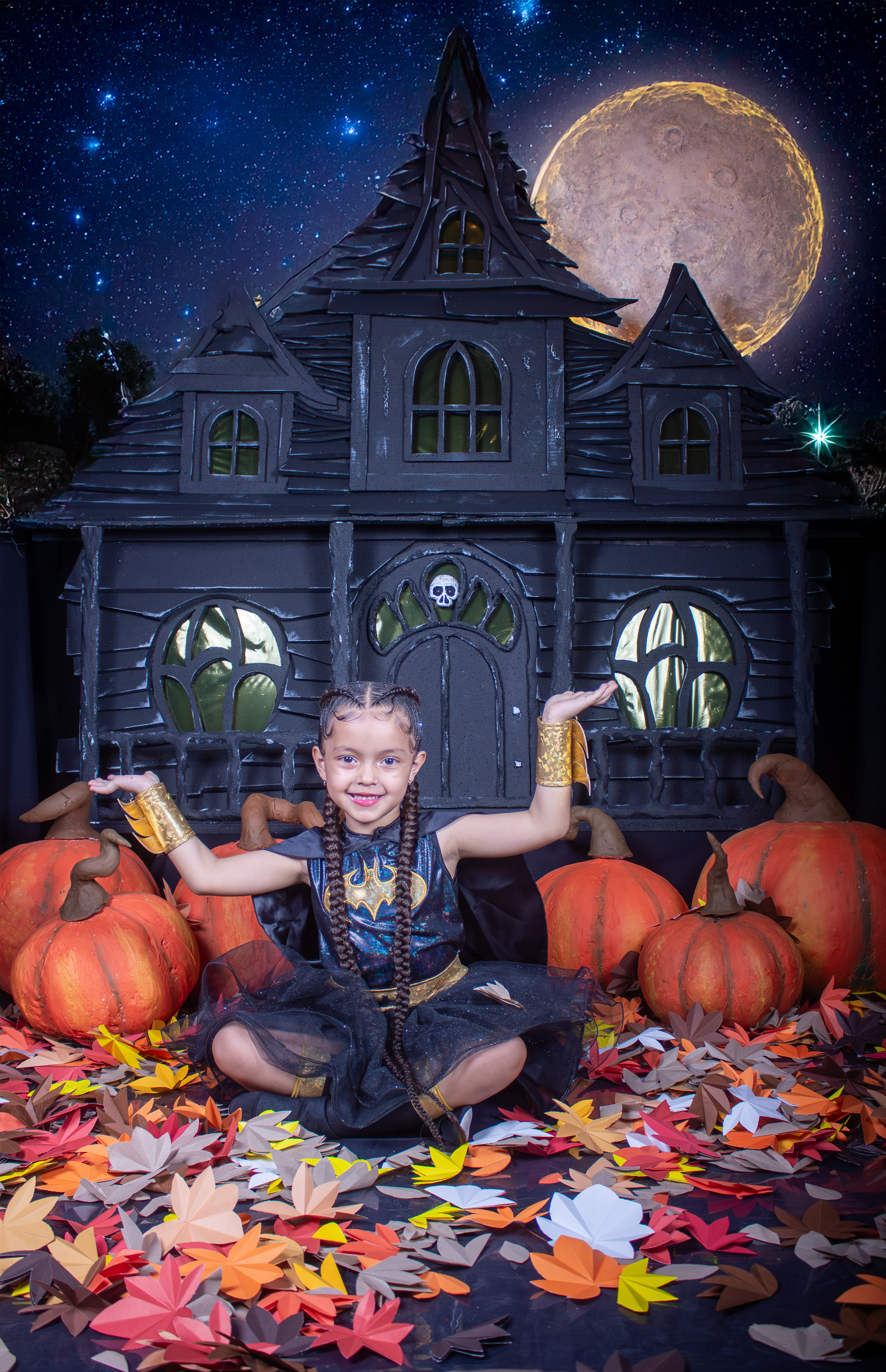 Estudio fotográfico familiar de Halloween para retratos divertidos con disfraces en Piedecuesta